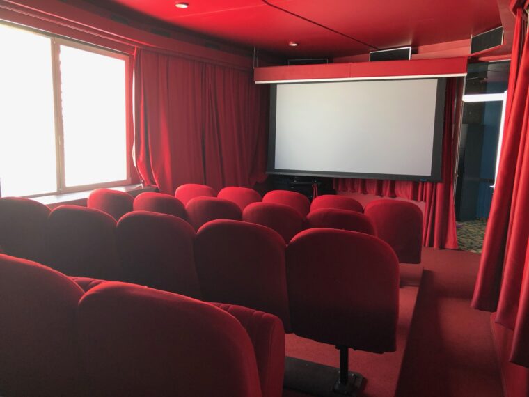Ein Kino als Sitzungszimmer