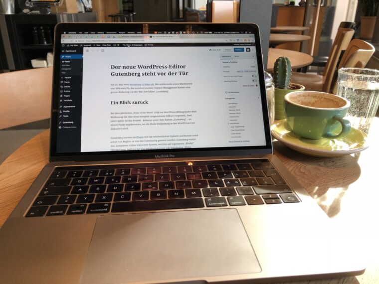 Laptop mit Gutenberg Editor