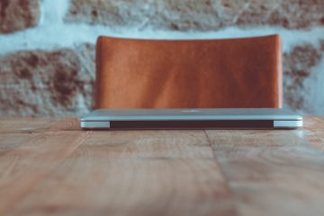 Laptop auf einem Tisch